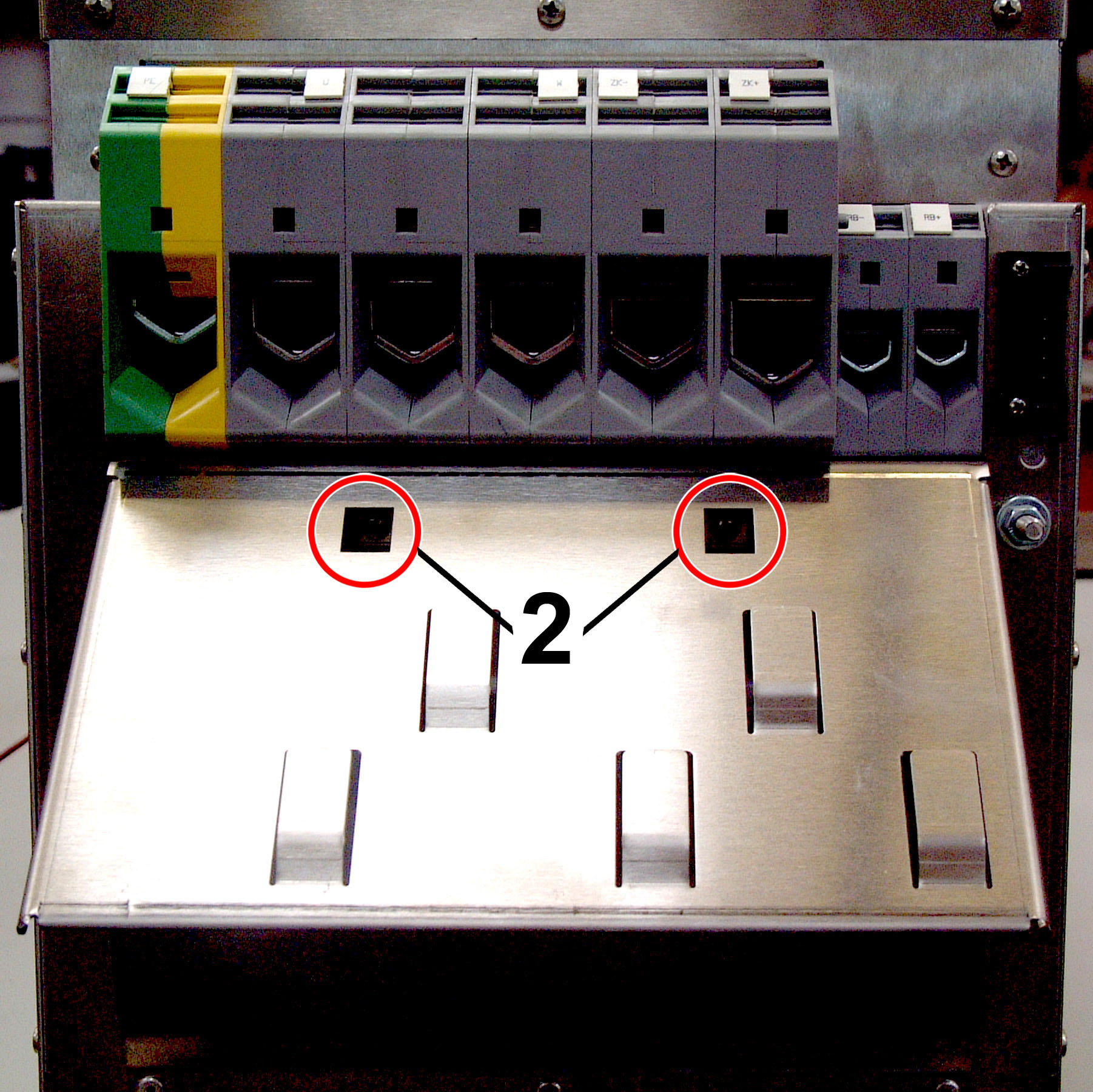Installation examples (60 A - 170 A devices) 10: